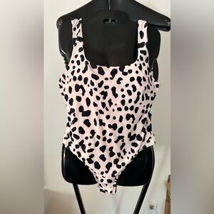 One piece, bathing suit